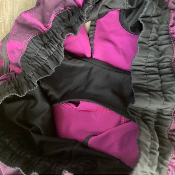 Lululemon Tracker Short III *4-way Stretch
Breezie Regal Plum Black / Black sz 8 - Picture 11 of 11
